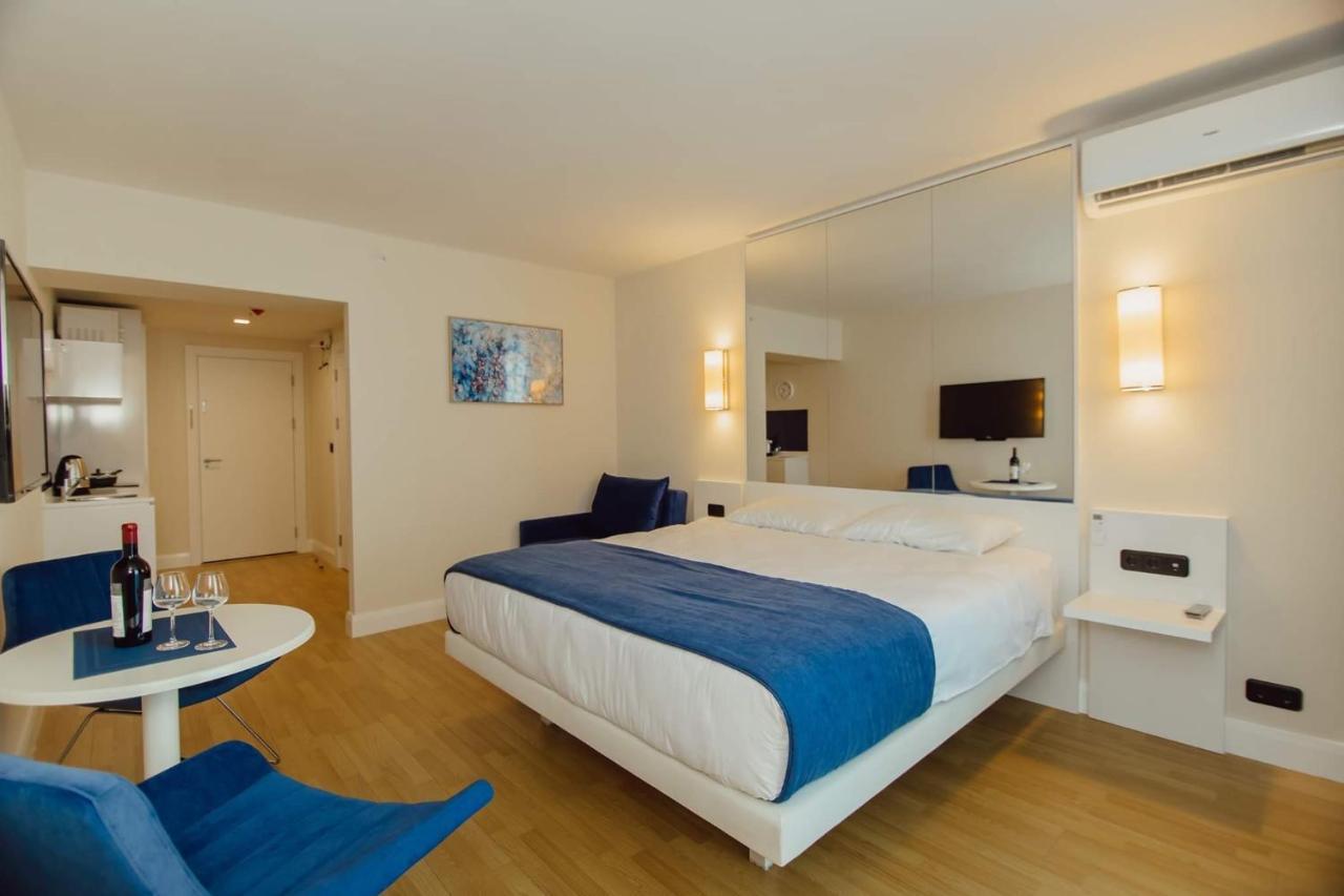 Nuage - 1St Line Sea View Apartments 바투미 외부 사진